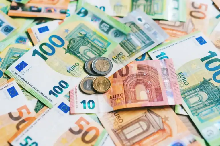 Dívida pública recua para 269,1 mil ME em novembro