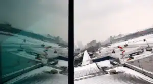 Dezenas de voos cancelados devido à queda de neve no Reino Unido 