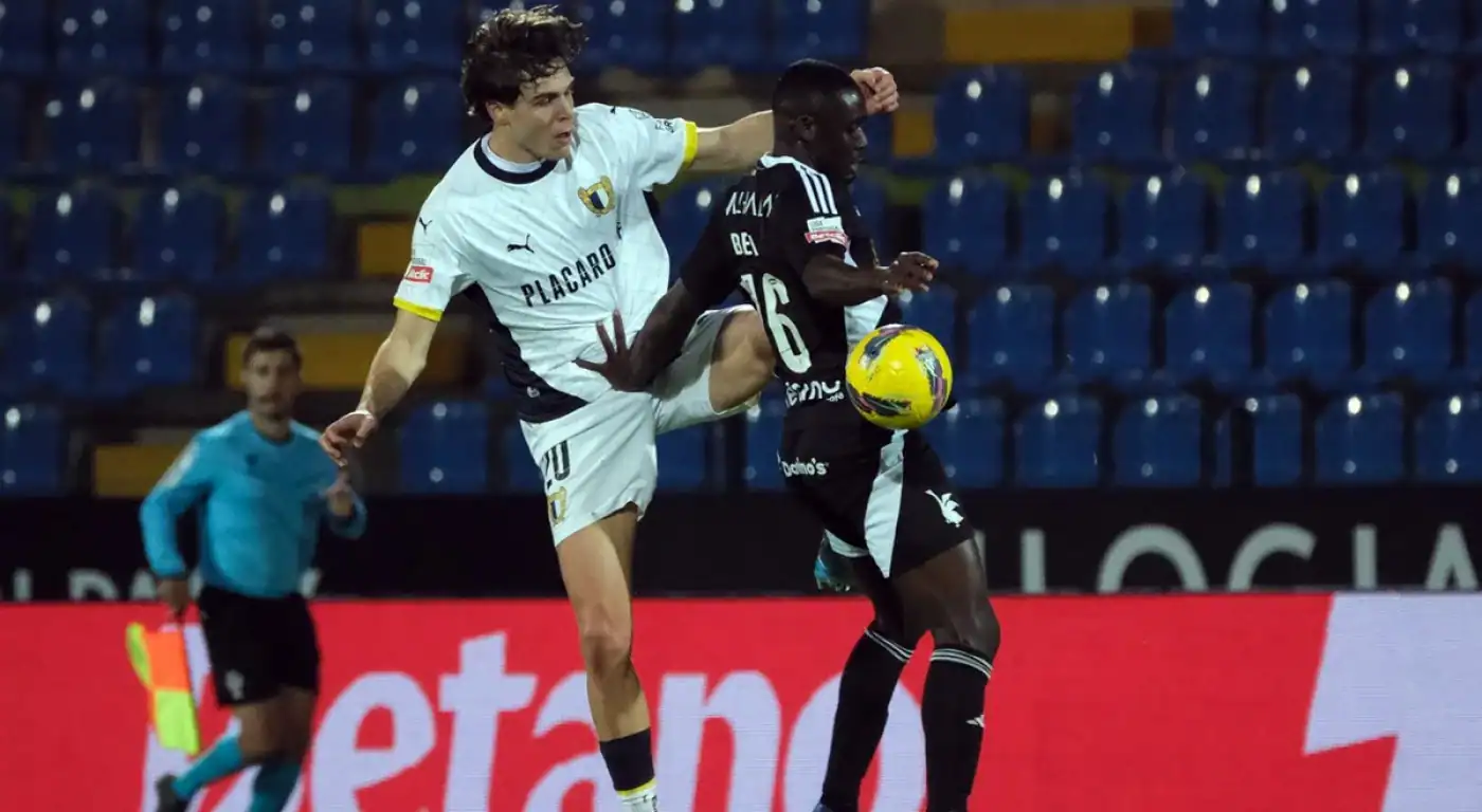 Famalicão empata a uma bola com Casa Pia