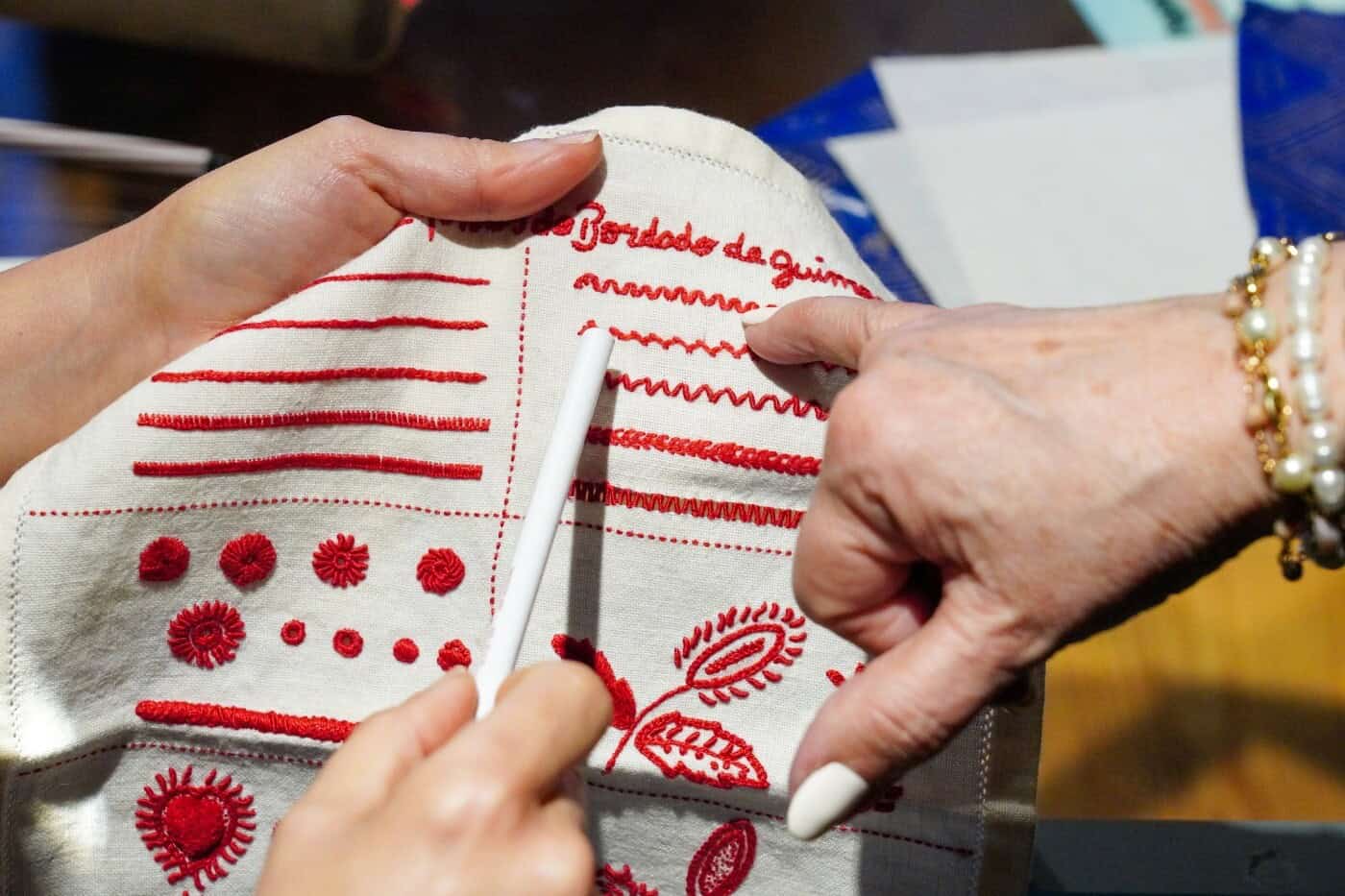 Bordado de Guimarães em foco no mês de janeiro com ateliê aberto na Loja Oficina&nbsp;
