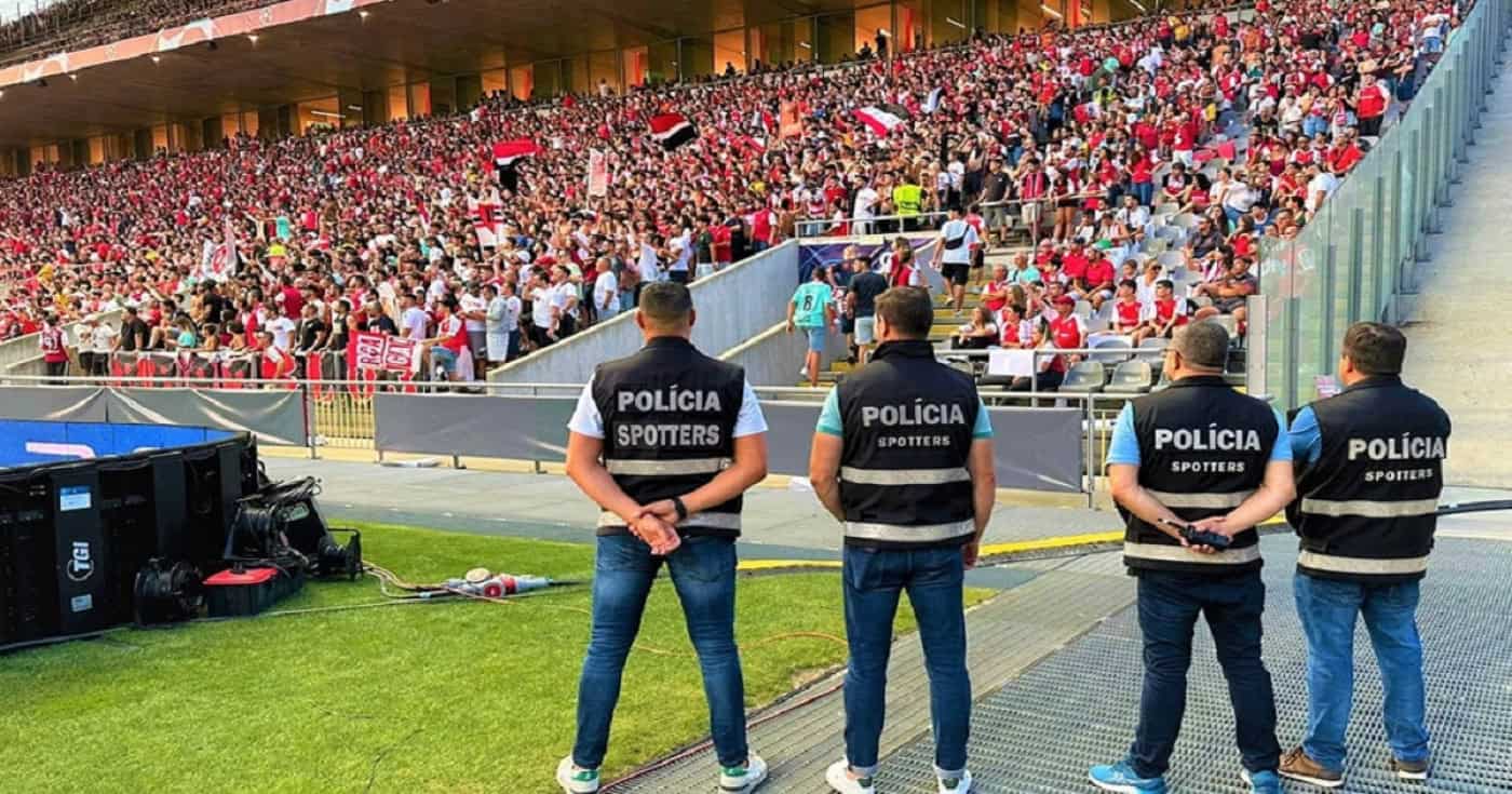 Há menos violência entre adeptos mas aumentou o uso de pirotecnia&nbsp;