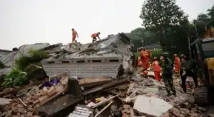 Sismo no Tibete faz dezenas de mortos e feridos 