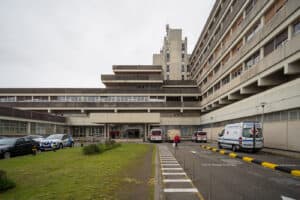 Infiltrações de água afetam atividade programada do Hospital de Santa Luzia 