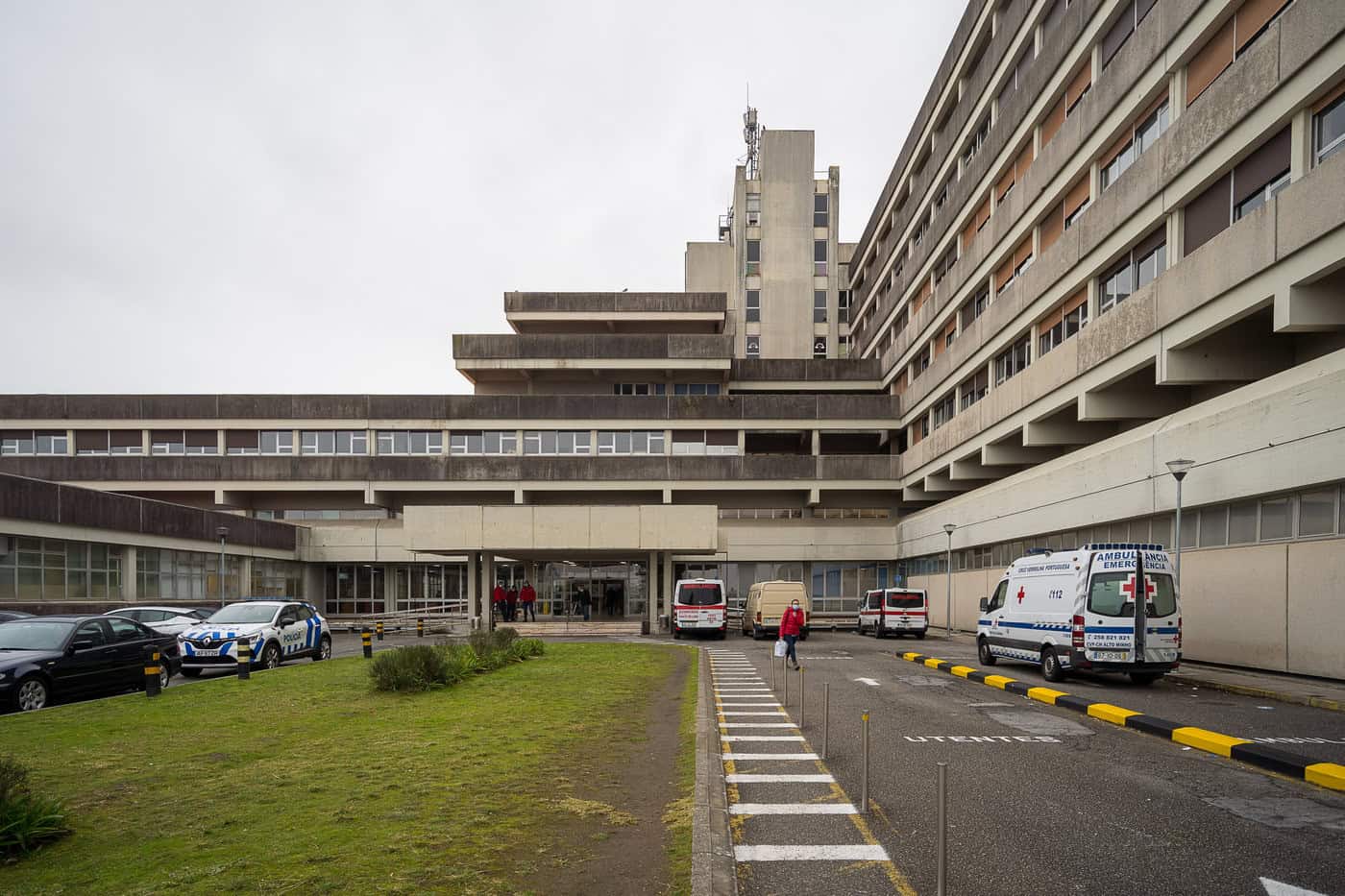 Infiltrações de água afetam atividade programada do Hospital de Santa Luzia