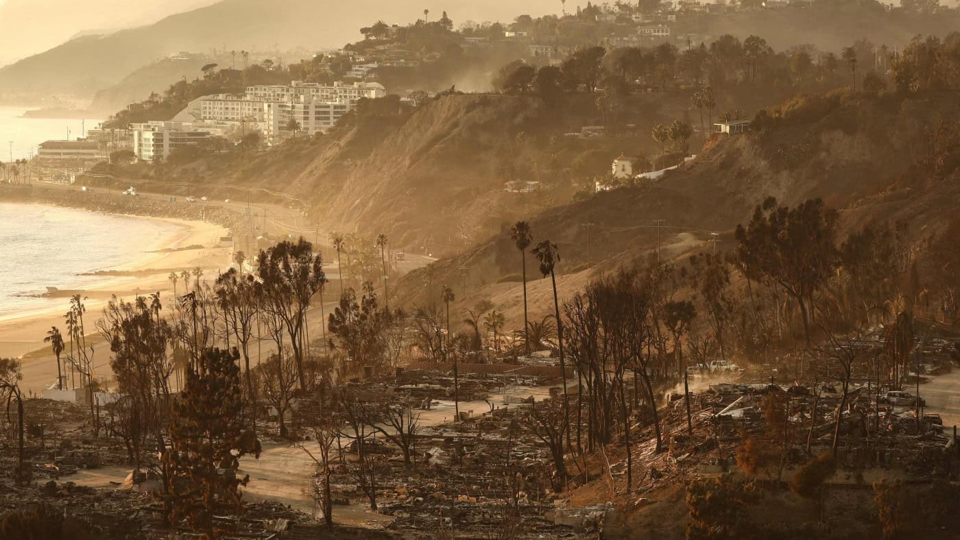 Incêndios destruíram mais de 12 mil estruturas em Los Angeles