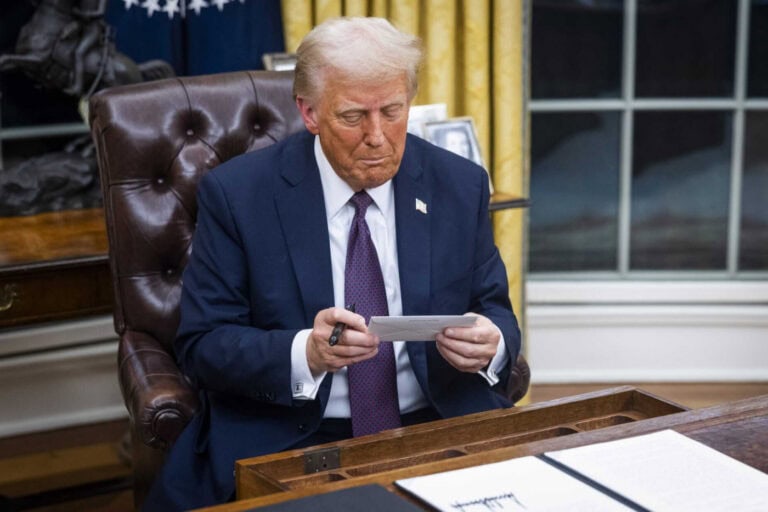 Novo Presidente assina ordem executiva para retirar Estados Unidos da OMS