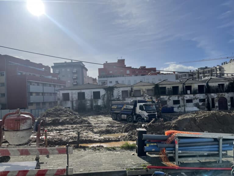 Já iniciaram os trabalhos no logradouro da Fábrica Confiança