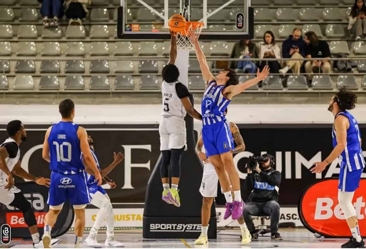 Adeptos ‘casuals’ interrompem jogo de basquetebol entre Vitória e FC Porto 