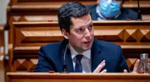 Carlos Eduardo Reis deixa AR mas mantém funções na Câmara de Barcelos