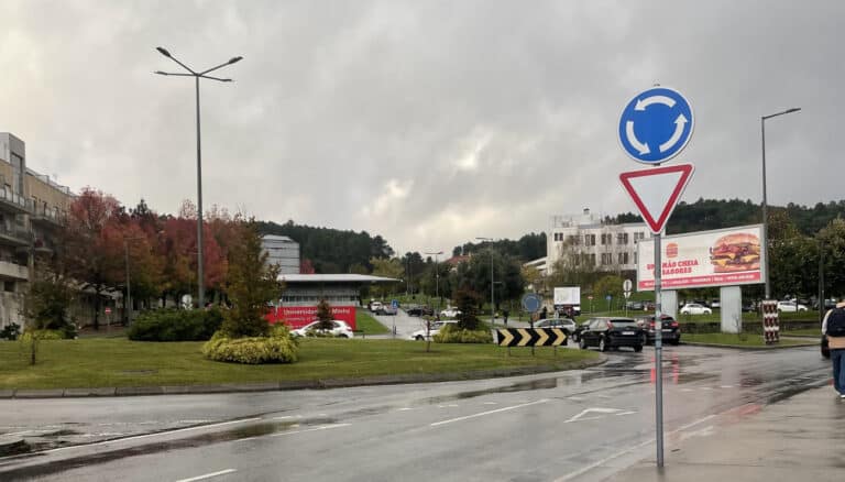Maioria dos docentes da UMinho utiliza o carro para ir trabalhar