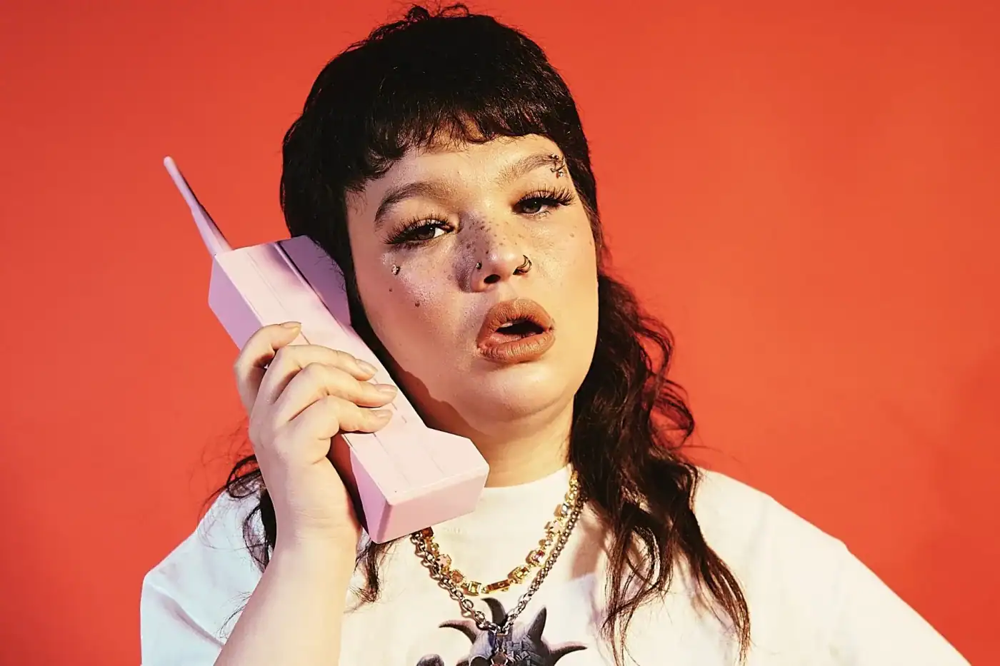 Lola Young confirmada no Vodafone Paredes de Coura 2025