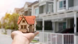 Geração Z sai cada vez mais tarde de casa dos pais 