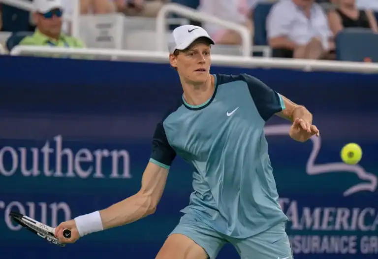 Atual número um do ténis é suspenso por três meses por 'doping'