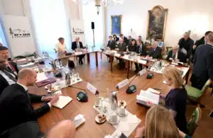 G7 reitera apoio a Kiev e ameaça Rússia com sanções se não negociar "de boa-fé"&nbsp;