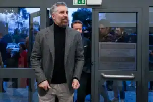 Líder do PS quer que Montenegro explique “casos” para que “não se adensem dúvidas”&nbsp;