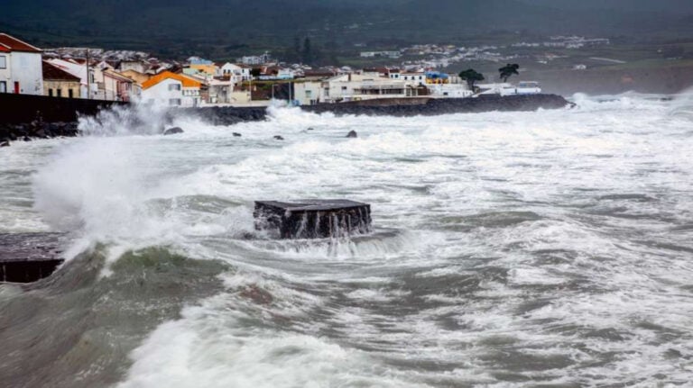 Sete barras marítimas fechadas a toda a navegação&nbsp;