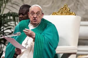 Papa Francisco está com pneumonia bilateral