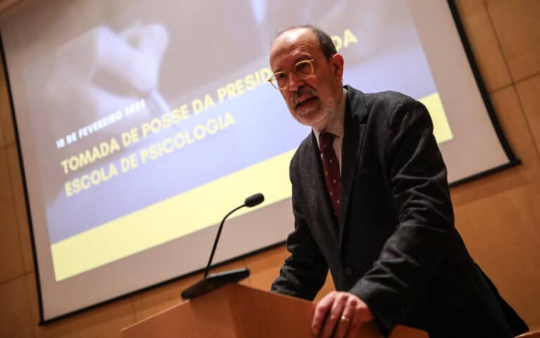 Reitor desafia escolas a pensarem estrategicamente substituição de recursos humanos