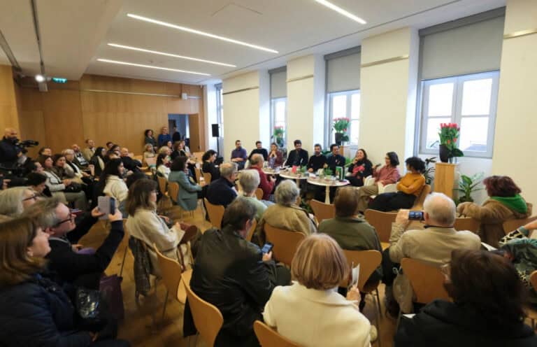 Tradutores afirmam que inteligência artificial ameaça extinguir a profissão&nbsp;