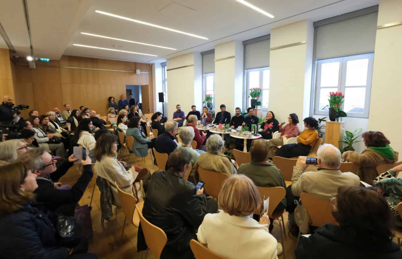 Tradutores afirmam que inteligência artificial ameaça extinguir a profissão