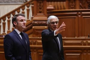 Macron defende que europeus têm de estar mais unidos que nunca e preparar-se para tempos difíceis 