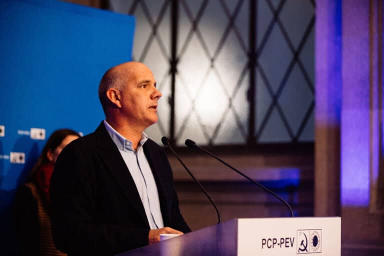 Parlamento debate e vota hoje segunda moção em menos de duas semanas&nbsp;