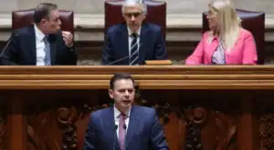 Moção de censura do PCP chumbada. Governo avança com moção de confiança&nbsp;