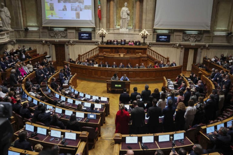 Parlamento confirma reposição de 302 freguesias