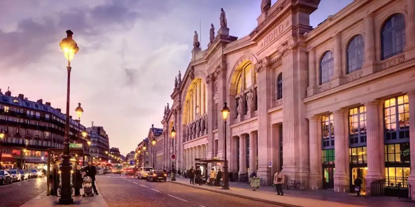 Descoberta de bomba da Segunda Guerra Mundial faz parar comboios em estação de Paris 