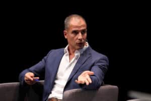 Ricardo Araújo Pereira dá palestra na sessão do 43.º aniversário da EEG