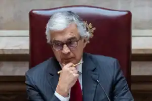 Aguiar-Branco apela à aprovação de moção de confiança em nome do interesse nacional