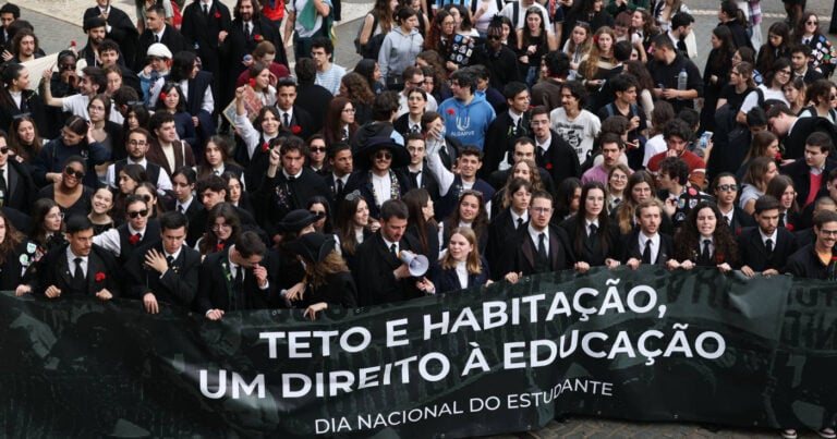 Estudantes vão a Lisboa contestar valor das propinas e possível descongelamento