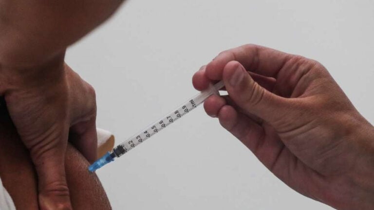 DGS altera estratégia de vacinação contra meningite com investimento de 2 milhões