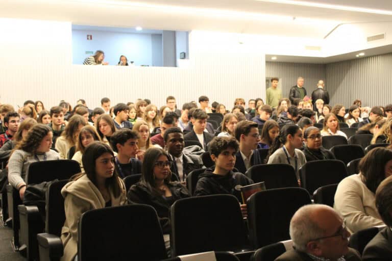 Parlamento dos Jovens do Ensino Secundário debate em Braga propostas para o distrito