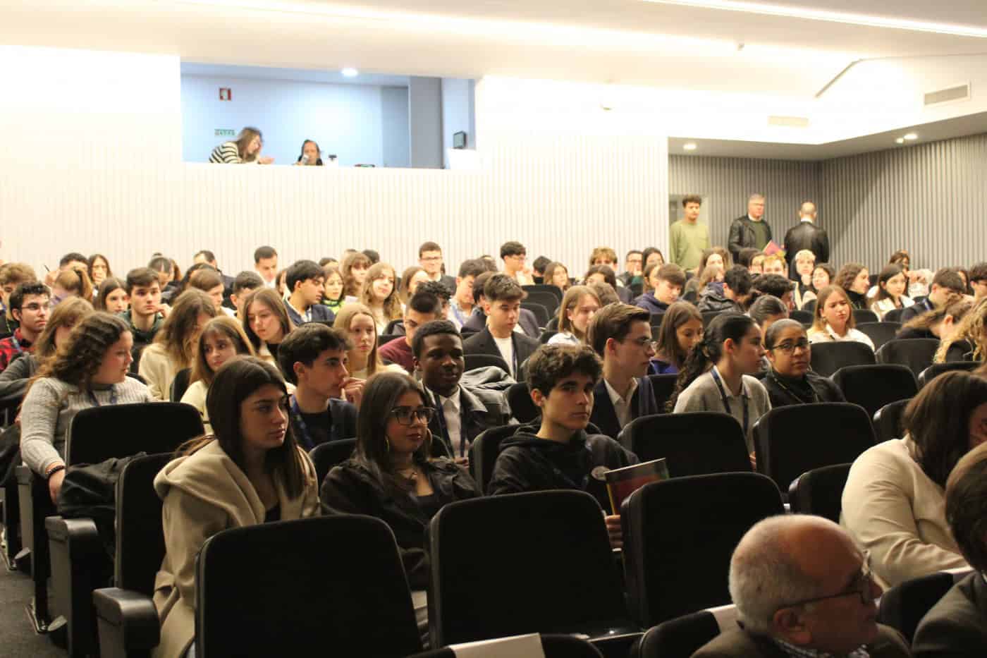 Parlamento dos Jovens do Ensino Secundário debate em Braga propostas para o distrito