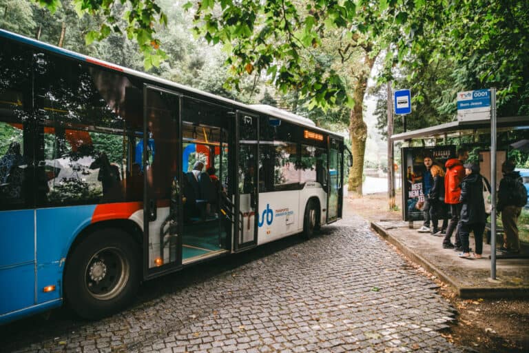 Durante meio ano, a cultura em modo sonoro está nos autocarros da TUB