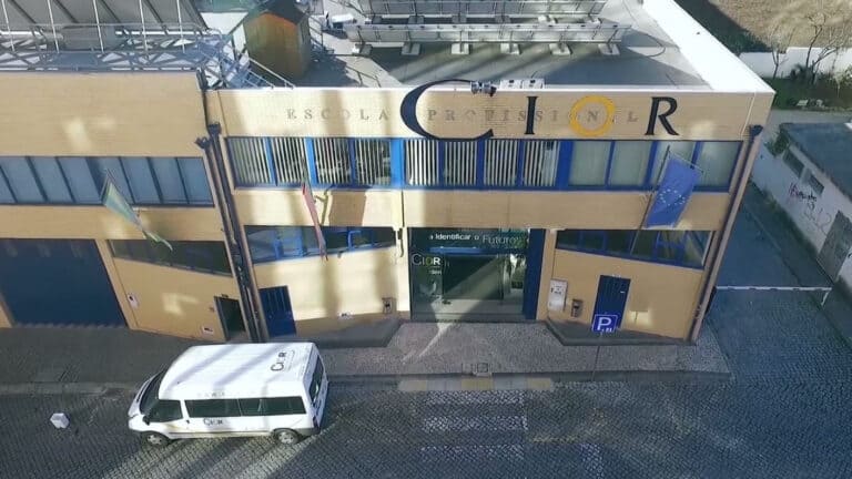 Ministro da Educação inaugura dois centros tecnológicos em Famalicão