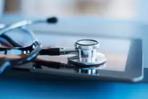 SNS com “recorde” de 713 médicos aposentados a trabalhar no final de 2024 