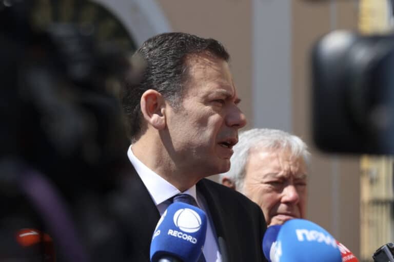 Primeiro-ministro está internado no Hospital de Santa Maria mas deverá ter alta nas próximas horas