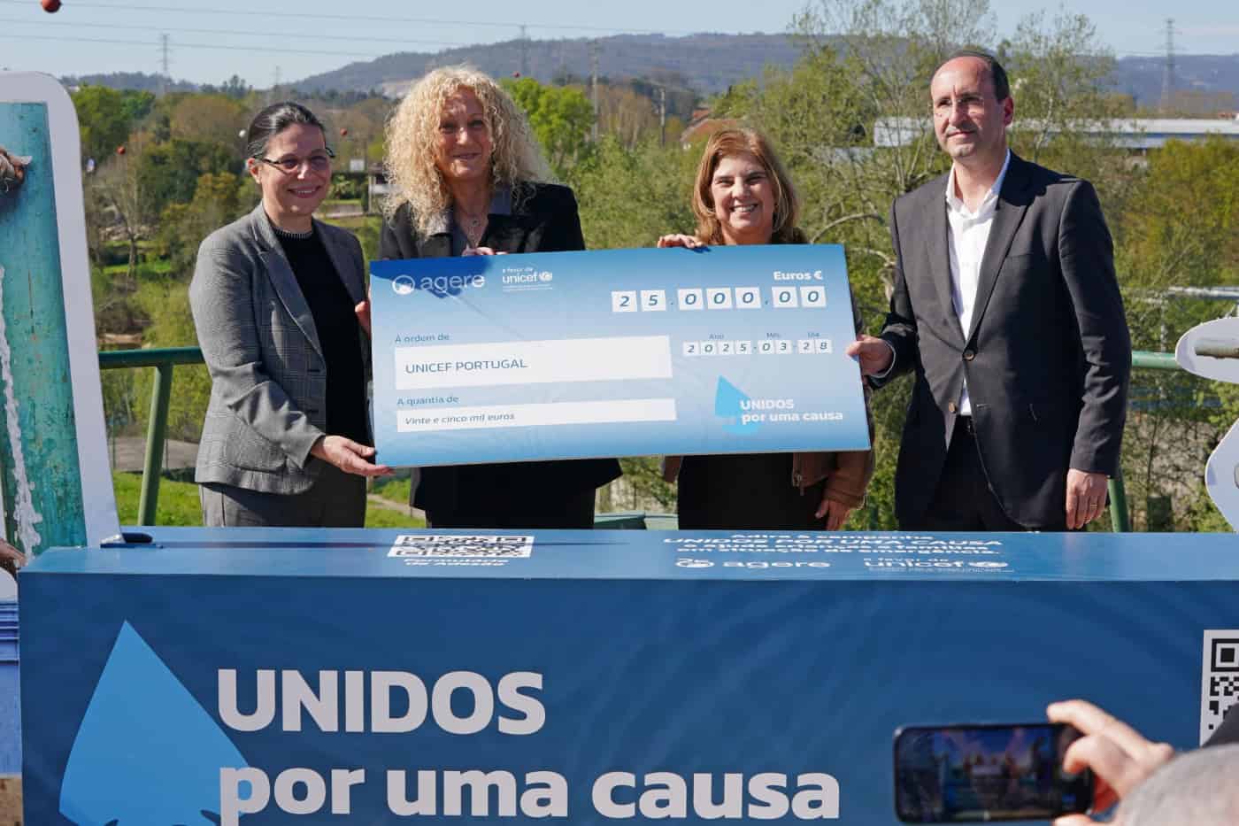 Campanha da AGERE garantiu água potável a 10 mil pessoas em países em emergência humanitária 