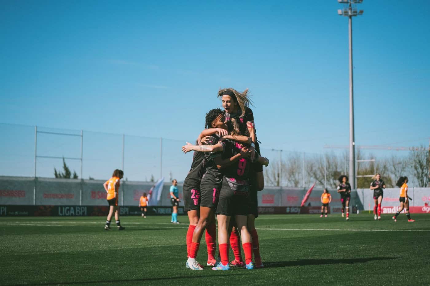 Minhotas vencem na estreia em jogos oficiais no Estádio Amélia Morais