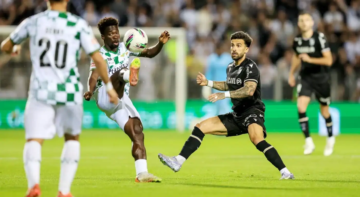 Dérbi de Guimarães acaba empatado a duas bolas