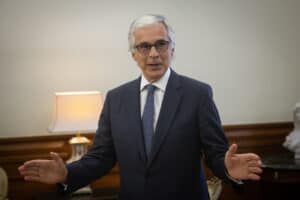 Aguiar-Branco na Ucrânia evoca vítimas de Busha e reúne-se com Zelensky 