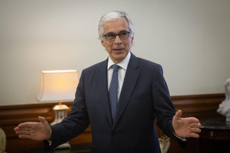 Aguiar-Branco na Ucrânia evoca vítimas de Busha e reúne-se com Zelensky