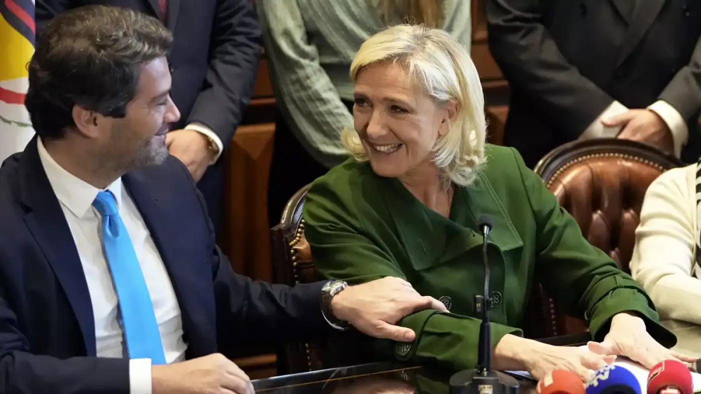 Marine Le Pen considerada culpada de desvio de fundos europeus