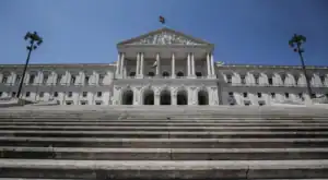 Nova sondagem aponta para empate técnico entre AD e PS&nbsp;