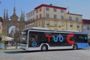 Municípios devem receber mais 389 autocarros elétricos em 2026