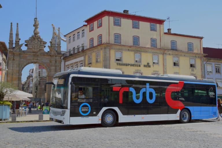 Municípios devem receber mais 389 autocarros elétricos em 2026