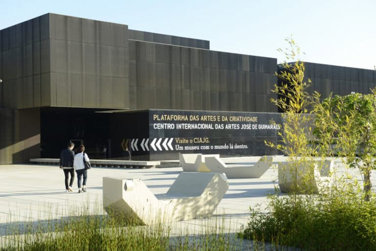 Ministra da Cultura defende "financiamento de 300 mil euros anuais" para CIAJG