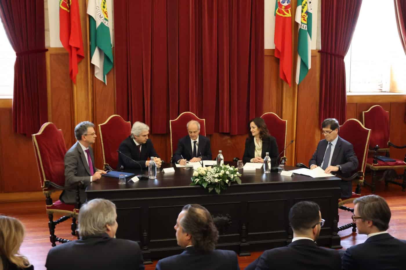 Ministra admite que intervenção na Igreja de Santa Marinha da Costa "é uma emergência"